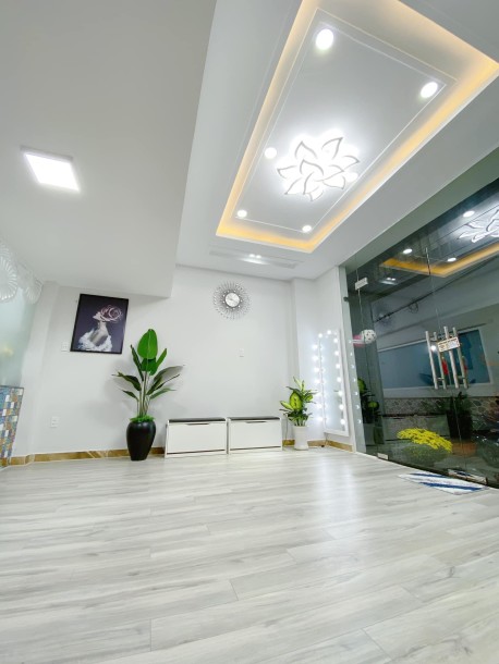 Nợ bank 37m2 ngang 4,8m 6,95 tỷ Trần Bình Trọng Phường 5 Bình Thạnh 938